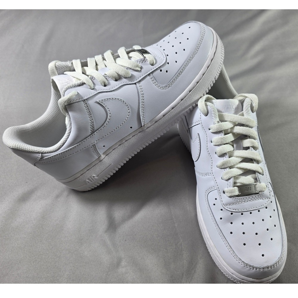 Nike Air Force 1 07 Women Size 8 White Sneakers DD8959-100 Leather Low Top NEW